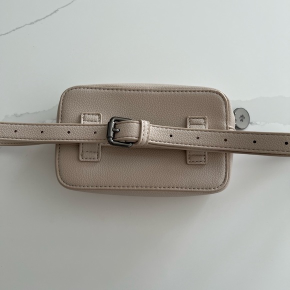 Jilly Box Ela Belt Bag Size: S/M - Picture 15 of 16